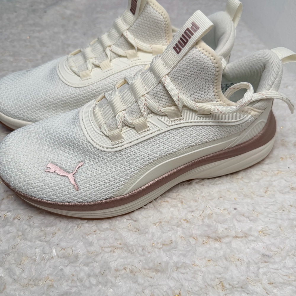 Puma Softride Athletic Shoes White off and rose gold